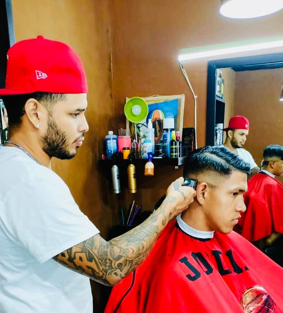 Barbero trabajando
